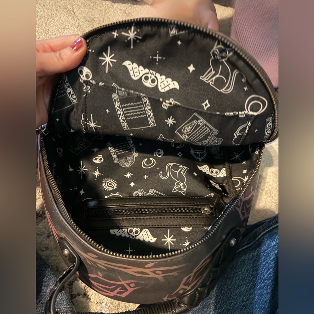 Hocus pocus loungefly backpack - Picture 3 of 6